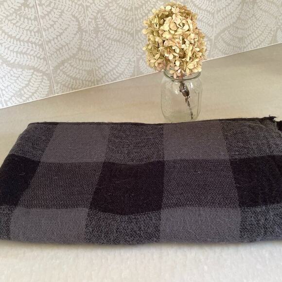H&M Cozy Buffalo Check Black & Gray Blanket/Throw/Scarf/Wrap Fringe 75 x 35 - Picture 1 of 6